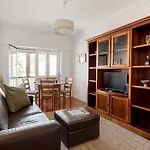 Campolide 2br Flat Apartmán *
