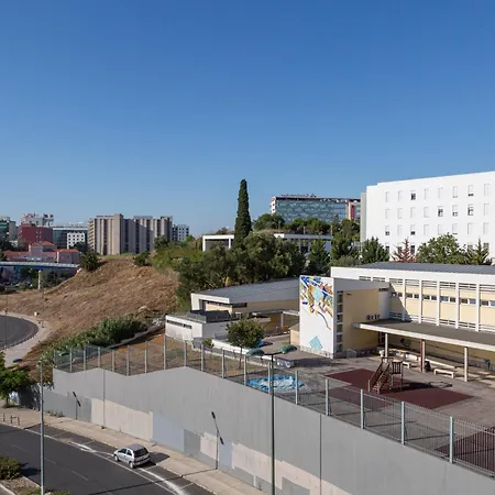 アパート Campolide 2br Flat リスボン