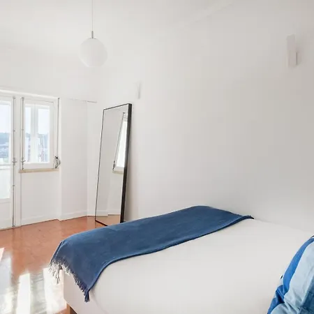 Apartmán Campolide 2br Flat *