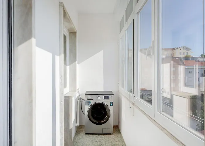 Campolide 2br Flat شقة *