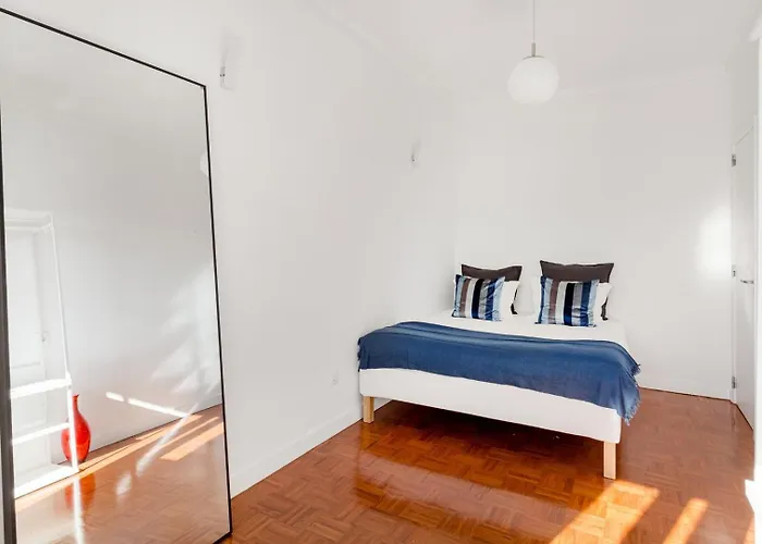 Campolide 2br Flat شقة *