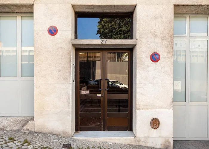 Campolide 2br Flat شقة *